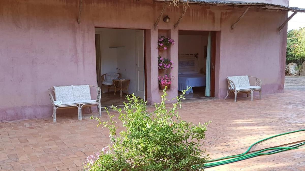 B&B Le Corti Di Aloa San Pantaleo Exterior foto